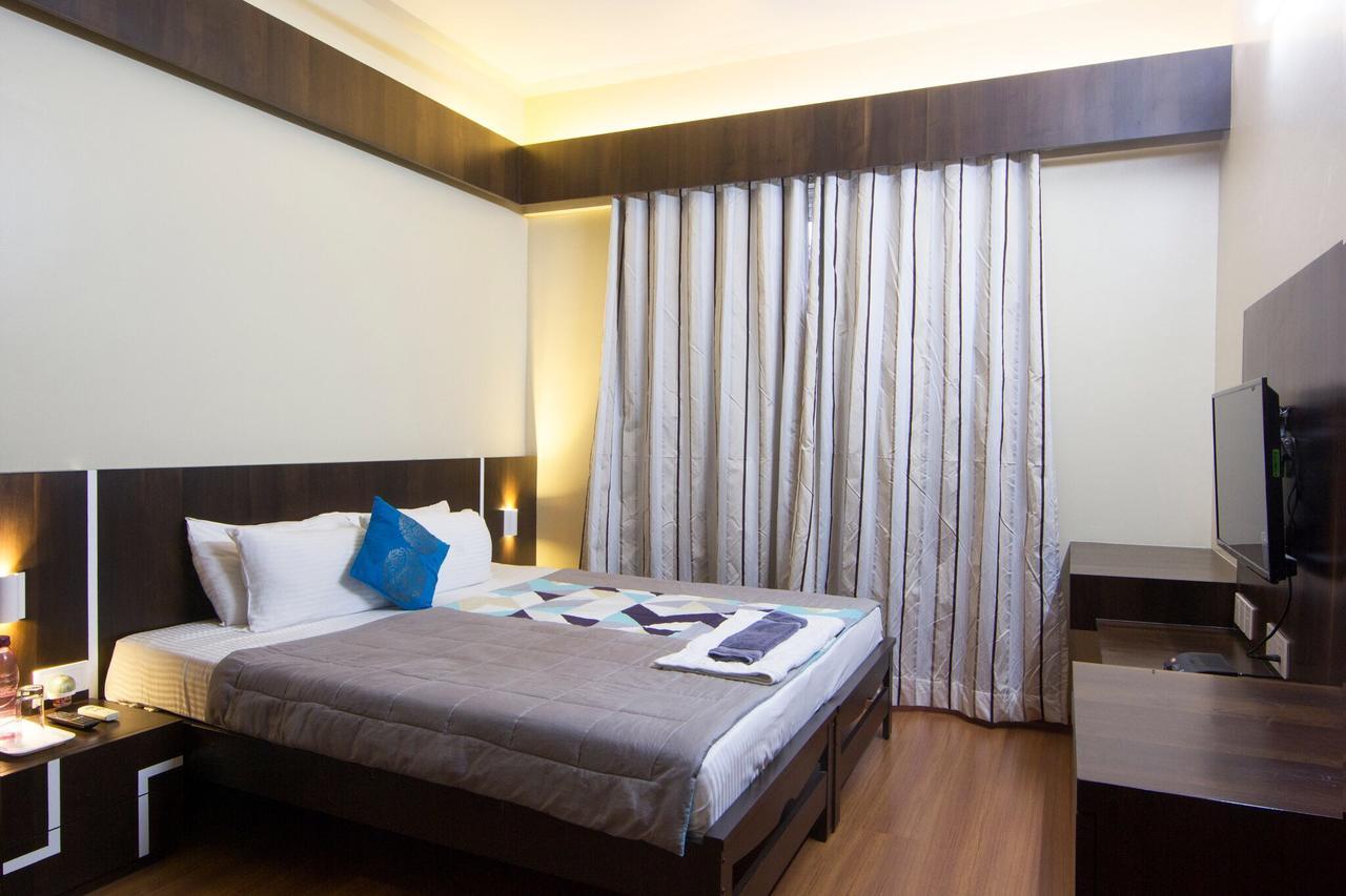 Amanora Park Town Bed and Breakfast Πούνε Εξωτερικό φωτογραφία