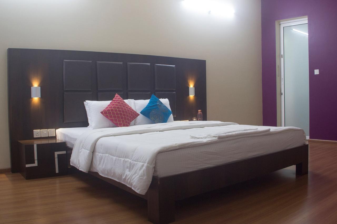 Amanora Park Town Bed and Breakfast Πούνε Εξωτερικό φωτογραφία