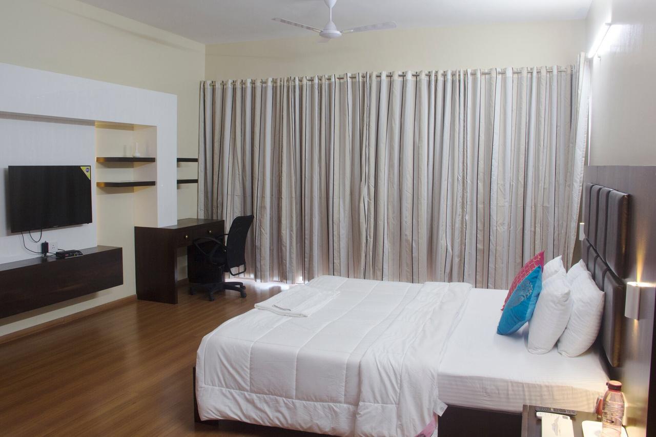 Amanora Park Town Bed and Breakfast Πούνε Εξωτερικό φωτογραφία