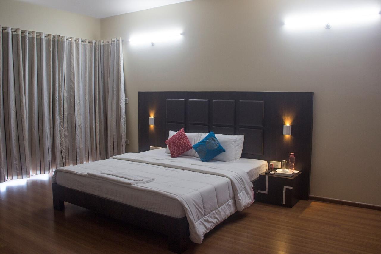Amanora Park Town Bed and Breakfast Πούνε Εξωτερικό φωτογραφία